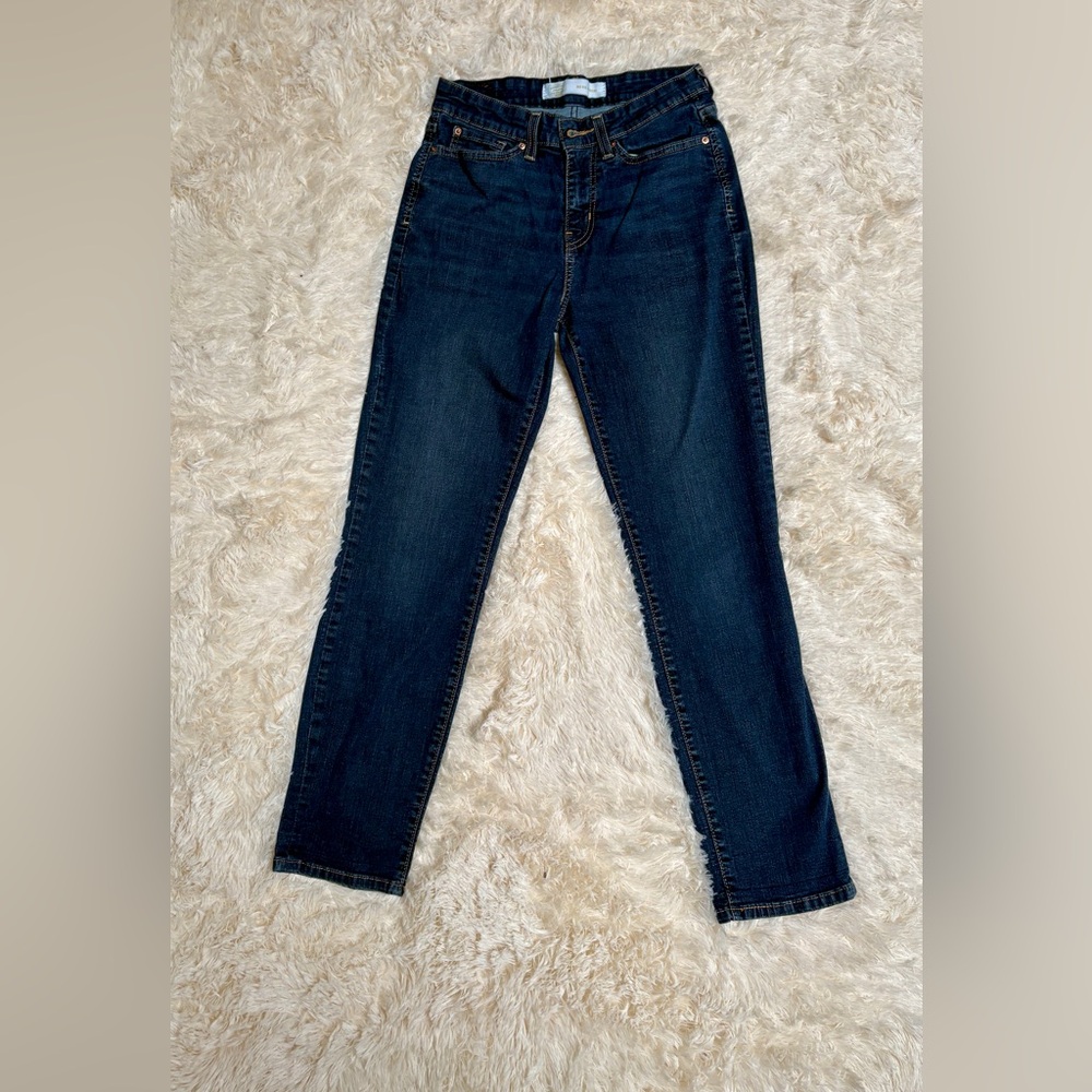 Levi’s Signature Gold Mid-Rise Boyfriend Jeans — Size 4